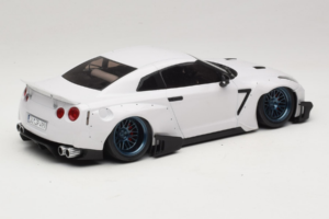 Nissan GT-R R35 Boost Wars 2 Valge Jp Kraemo 1:18 KRAEMO001 Metall - pilt 3/7