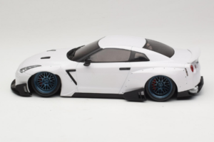 Nissan GT-R R35 Boost Wars 2 Valge Jp Kraemo 1:18 KRAEMO001 Metall - pilt 4/7