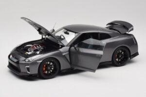 Nissan GT-R R35 Track Edition NISMO Gun Metallic MotorHelix 1:18 M83507 Metall - pilt 2/8