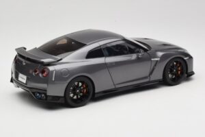 Nissan GT-R R35 Track Edition NISMO Gun Metallic MotorHelix 1:18 M83507 Metall - pilt 3/8
