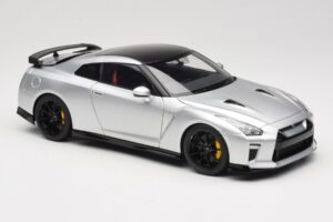 Nissan GT-R R35 Track Edition NISMO T-Spec Ultimate Metal Silver MotorHelix 1:18 M83517 Metall - pilt 6/8
