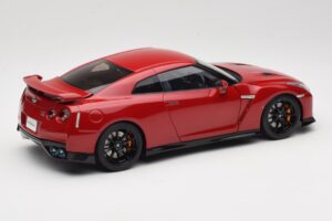Nissan GT-R R35 Track Edition NISMO Vibrant Red MotorHelix 1:18 M83511 Metall - pilt 3/8