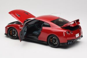 Nissan GT-R R35 Track Edition NISMO Vibrant Red MotorHelix 1:18 M83511 Metall - pilt 5/8