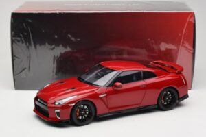 Nissan GT-R R35 Track Edition NISMO Vibrant Red MotorHelix 1:18 M83511 Metall - pilt 8/8