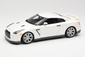 Nissan GT-R R35 Valge Bburago 1:18 18-12079 Metall