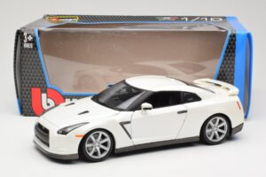 Nissan GT-R R35 Valge Bburago 1:18 18-12079 Metall - pilt 8/8