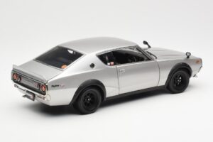 Nissan Skyline 2000 GT-R KPGC110 Hõbedane Kyosho 1:18 08255S Metall - pilt 3/8