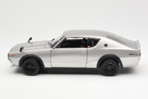 Nissan Skyline 2000 GT-R KPGC110 Hõbedane Kyosho 1:18 08255S Metall - pilt 4/8