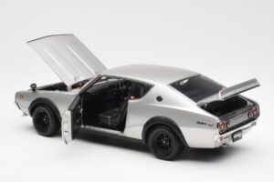 Nissan Skyline 2000 GT-R KPGC110 Hõbedane Kyosho 1:18 08255S Metall - pilt 5/8