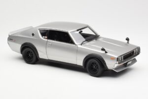 Nissan Skyline 2000 GT-R KPGC110 Hõbedane Kyosho 1:18 08255S Metall - pilt 6/8