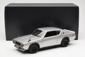 Nissan Skyline 2000 GT-R KPGC110 Hõbedane Kyosho 1:18 08255S Metall - pilt 8/8