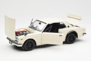 Nissan Skyline 2000 GT-R KPGC110 Valge Kyosho 1:18 08127W Metall - pilt 2/8