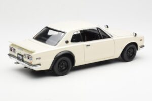 Nissan Skyline 2000 GT-R KPGC110 Valge Kyosho 1:18 08127W Metall - pilt 3/8