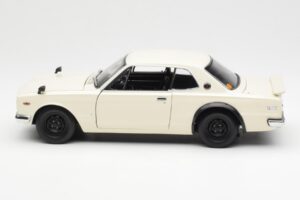 Nissan Skyline 2000 GT-R KPGC110 Valge Kyosho 1:18 08127W Metall - pilt 4/8