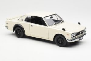Nissan Skyline 2000 GT-R KPGC110 Valge Kyosho 1:18 08127W Metall - pilt 6/8