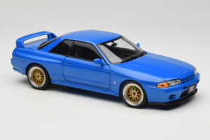 Nissan Skyline GT-R R32 V-Spec II Tuned Sinine AUTOart 1:18 77415 Metall - pilt 6/8