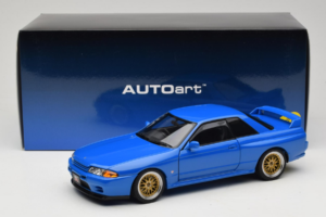 Nissan Skyline GT-R R32 V-Spec II Tuned Sinine AUTOart 1:18 77415 Metall - pilt 8/8