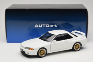 Nissan Skyline GT-R R32 V-Spec II Tuned Crystal White AUTOart 1:18 77416 Metall - pilt 8/8