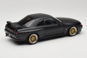 Nissan Skyline GT-R R32 V-Spec II Tuned Version Matt Black AUTOart 1:18 77418 Metall - pilt 3/8