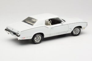 Oldsmobile Cutlass SX Valge ERTL 1:18 33775 Metall - pilt 3/8