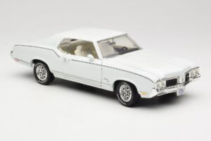 Oldsmobile Cutlass SX Valge ERTL 1:18 33775 Metall - pilt 6/8