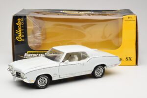 Oldsmobile Cutlass SX Valge ERTL 1:18 33775 Metall - pilt 8/8