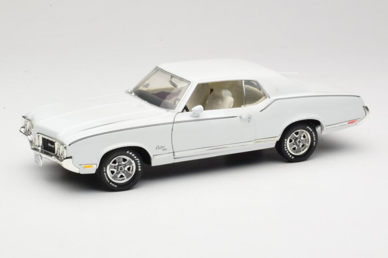 Oldsmobile Cutlass SX Valge ERTL 1:18 33775 Metall