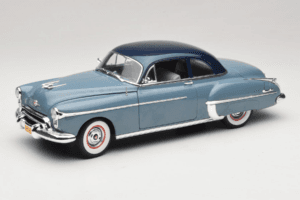 Oldsmobile 88 Sinine Grease Auto World 1:18 AWSS103/06 Metall