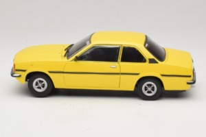 Opel Ascona B SR Kollane Kriimustatud Esikülg Sun Star 1:18 5384 Metall - pilt 5/9