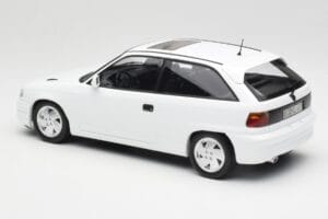 Opel Astra F GSi Blanc Casablanca Norev 1:18 183673 Metall - pilt 5/6