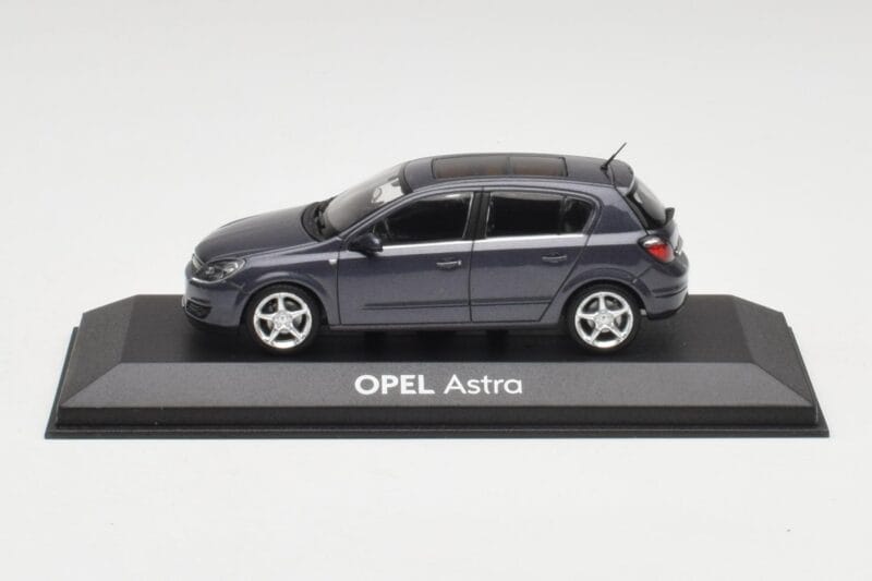 Opel Astra H Tumesinine Minichamps 1:43 B24910027-A1 Metall