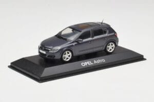 Opel Astra H Hall Minichamps 1:43 B24910027A Metall - pilt 2/4