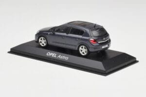 Opel Astra H Hall Minichamps 1:43 B24910027A Metall - pilt 3/4