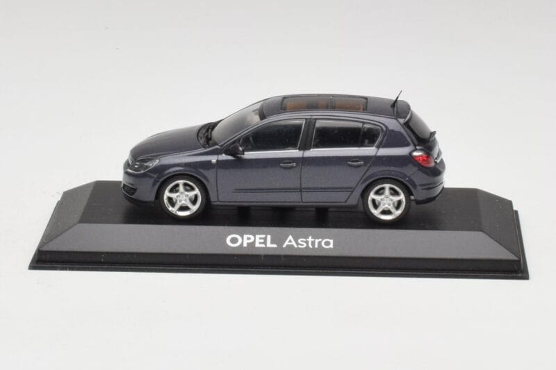 Opel Astra H Hall Minichamps 1:43 B24910027A Metall