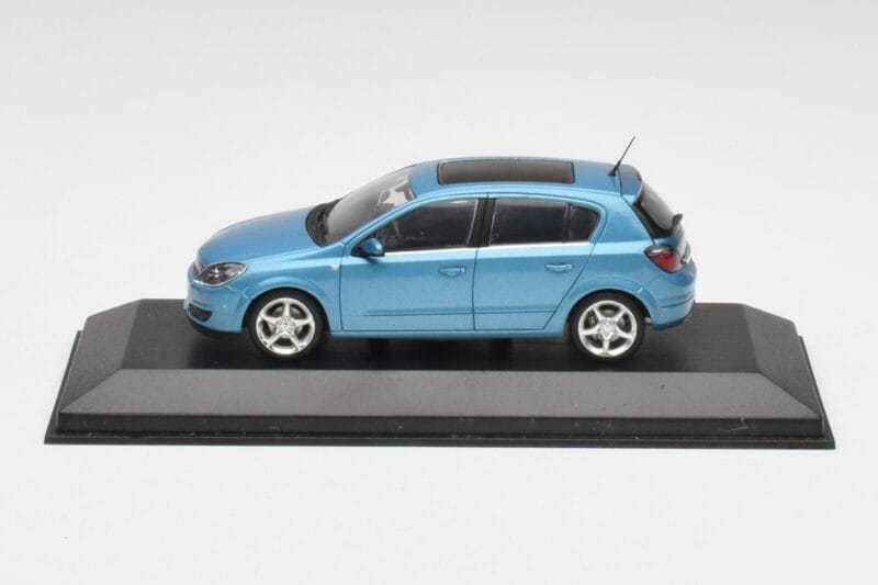Opel Astra H Helesinine Minichamps 1:43 400043001 Metall