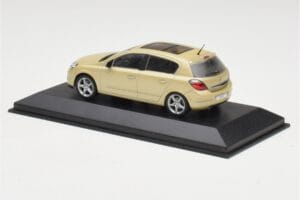 Opel Astra H Kollane Metallik Minichamps 1:43 403043003 Metall - pilt 3/4
