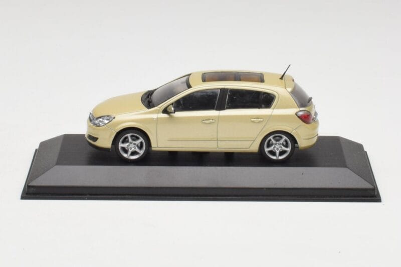 Opel Astra H Kollane Metallik Minichamps 1:43 403043003 Metall
