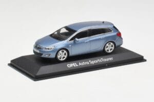 Opel Astra J Sports Tourer Blue Metallic Minichamps 1:43 400049012 Metall - pilt 2/4