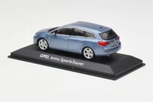 Opel Astra J Sports Tourer Blue Metallic Minichamps 1:43 400049012 Metall - pilt 3/4