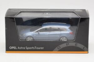 Opel Astra J Sports Tourer Blue Metallic Minichamps 1:43 400049012 Metall - pilt 4/4
