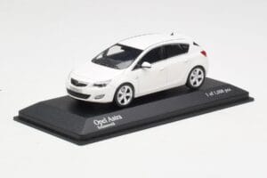 Opel Astra J Valge Minichamps 1:43 400049001 Metall - pilt 2/4