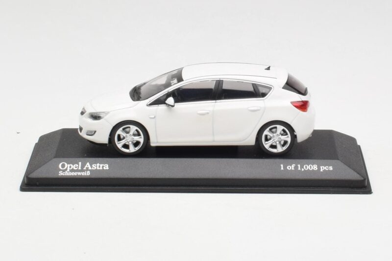 Opel Astra J Valge Minichamps 1:43 400049001 Metall