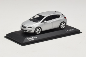 Opel Astra J Hõbedane Minichamps 1:43 400049000 Metall - pilt 2/4