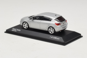 Opel Astra J Hõbedane Minichamps 1:43 400049000 Metall - pilt 3/4