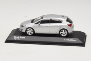 Opel Astra J Hõbedane Minichamps 1:43 400049000 Metall