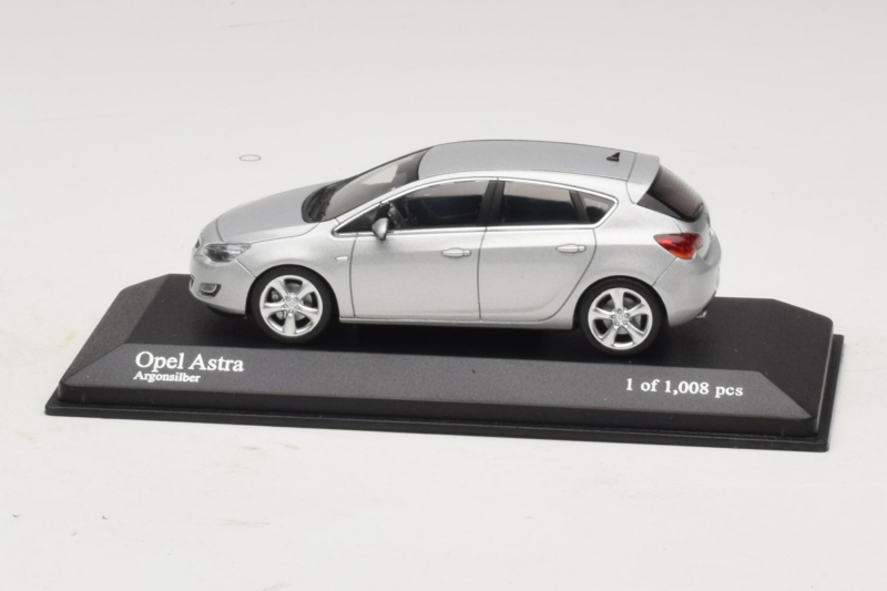 Opel Astra J Hõbedane Minichamps 1:43 400049000 Metall