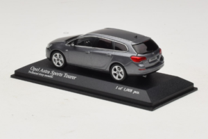 Opel Astra J Sports Tourer Minichamps 1:43 400049014 Metall - pilt 3/4