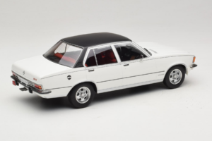 Opel Commodore B Valge MCG 1:18 MCG18564 Metall - pilt 2/6