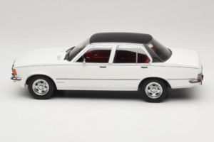 Opel Commodore B Valge MCG 1:18 MCG18564 Metall - pilt 3/6