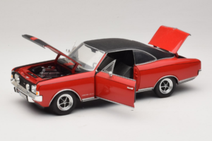 Opel Commodore GS/E Punane Revell 1:18 8826 Metall - pilt 2/8